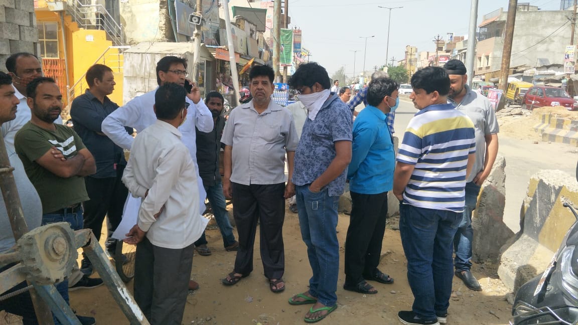 The condition of the highway deteriorated, traders stopped work