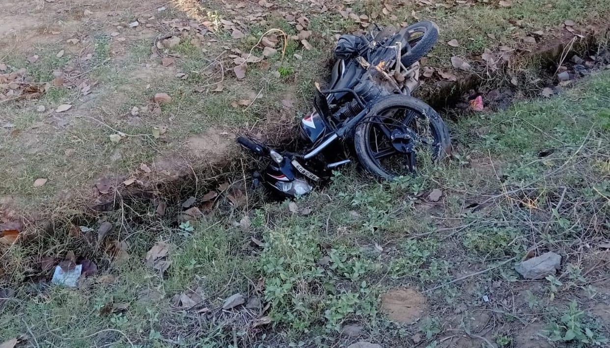 The vehicle hit a  bike  two friends die