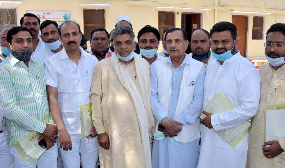Submit 305 nomination papers for the posts of District Panchayat member