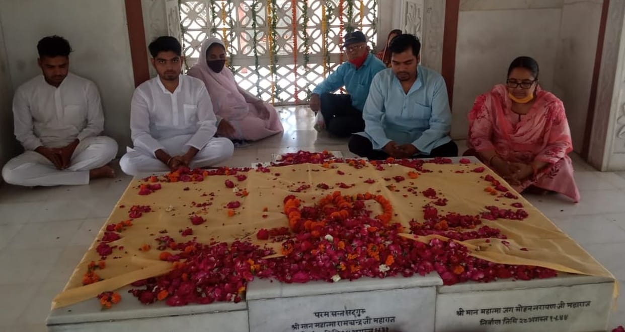 The tomb of Mahatma Ramchandra smelled with the scent of Naqshbandiya
