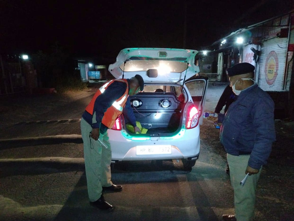 Police blockade for five hours at night in the district una