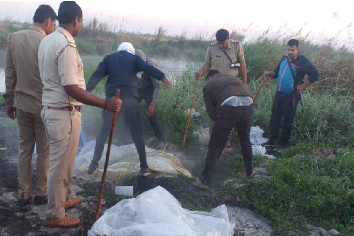 Panchayat Chunav: Hastinapur police raid in many village near ganga river and to destroy raw liquor and see photos