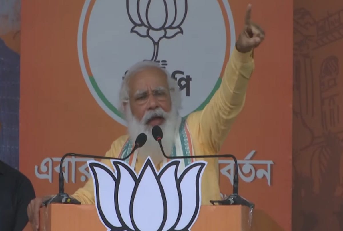 West bengal CoochBehar Old woman gets dizzy at rally PM Modi stops his speech and says give water to mother