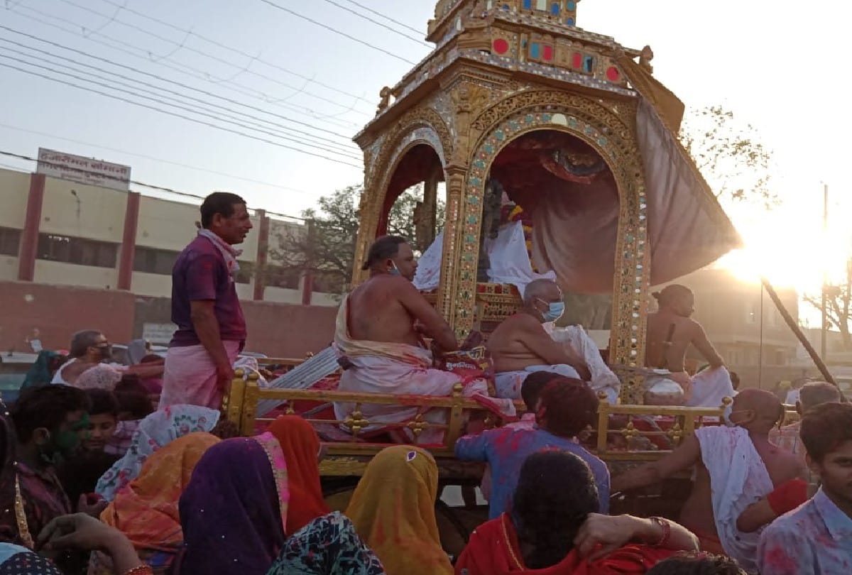holi celebration at shri rang nath ji temple vrindavan in mathura