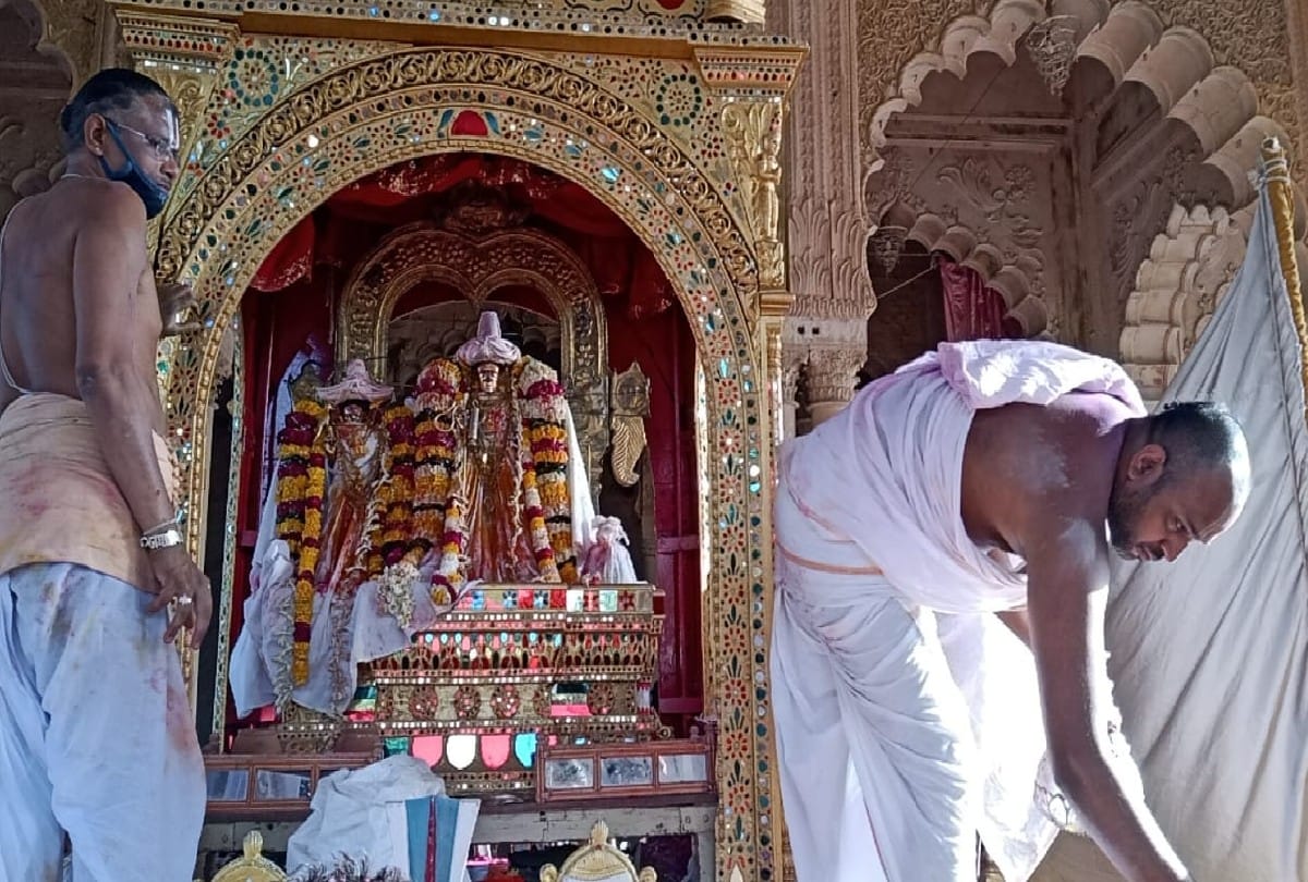 holi celebration at shri rang nath ji temple vrindavan in mathura