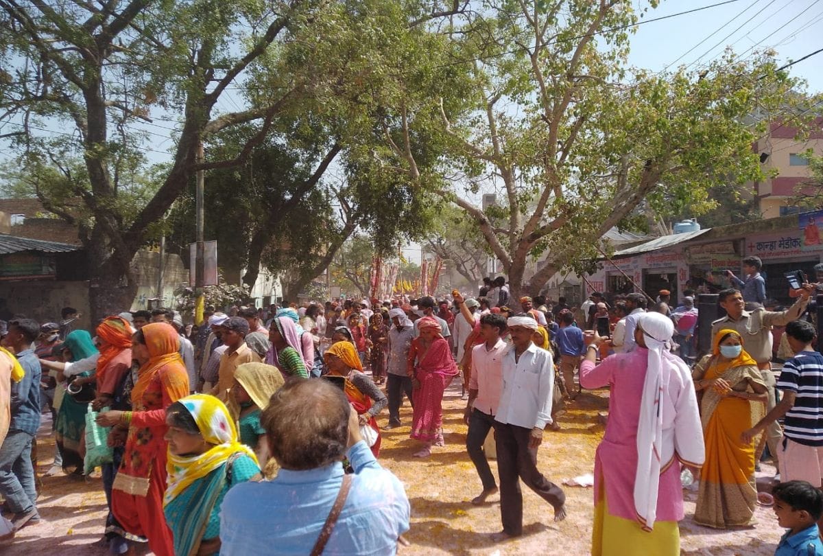 holi celebration at shri rang nath ji temple vrindavan in mathura