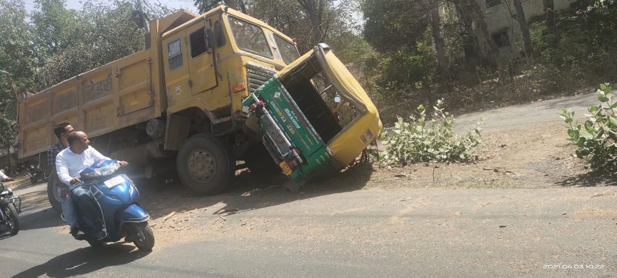 lalitpur-in a road accident three injured