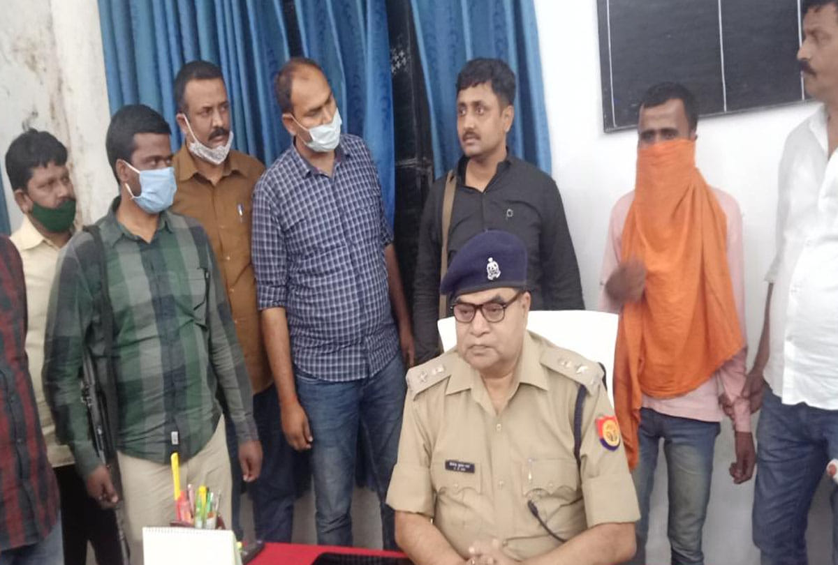 STF caught dacoit in chitrakoot