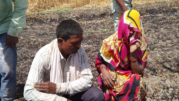 khet me bijli ka taar girne se aag lagi