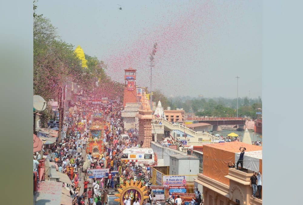 Rishikesh: Swami Vijayanand Puri became the Peethadheeshwar of Kailash Ashram Pattabhishek program took place