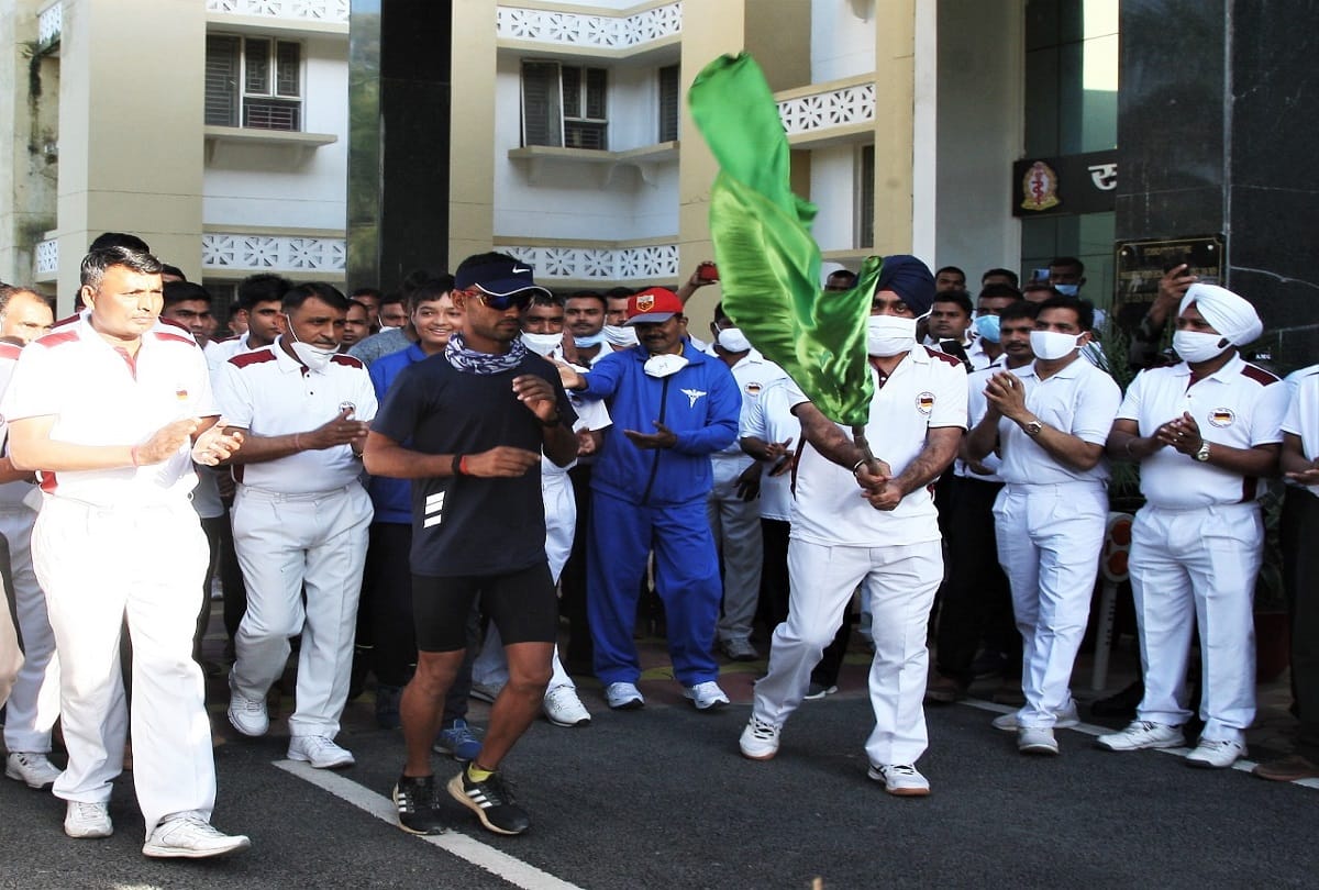 Army personnel P Velu set out on foot from Kashmir to Kanyakumari
