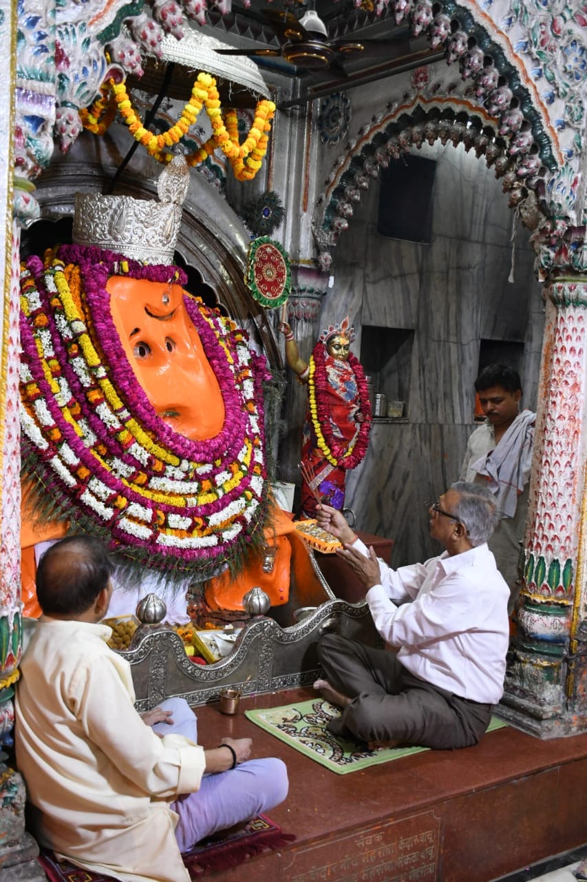 worshiped at Bada Ganesh temple to protect coronavirus in varanasi