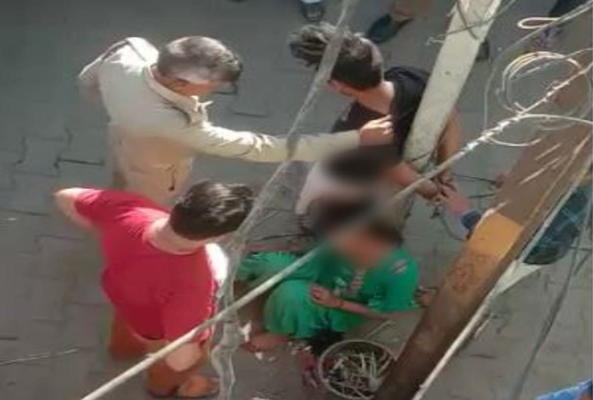 villagers beaten boyfriend of married woman after tied with a pole in agra