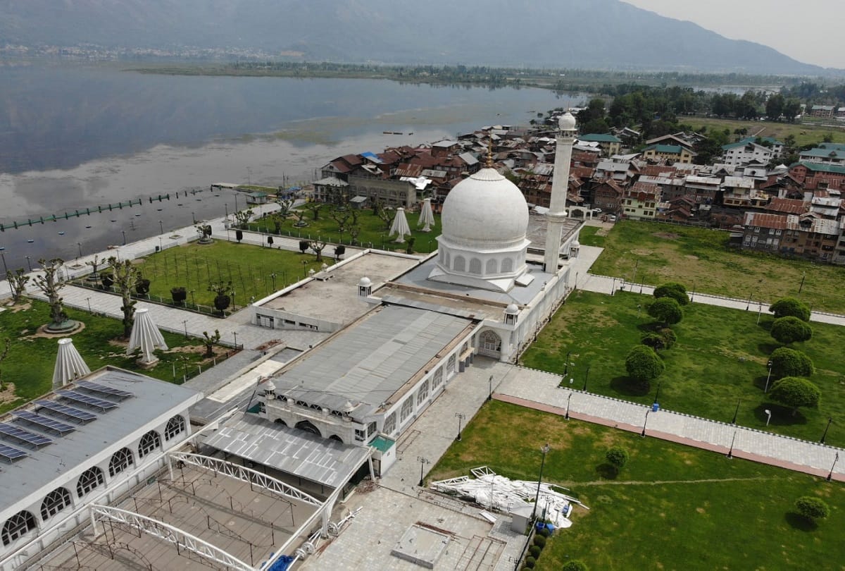 Jumatul Vida prayers did not offer in Jamia Masjid and Hazratbal Dargah
