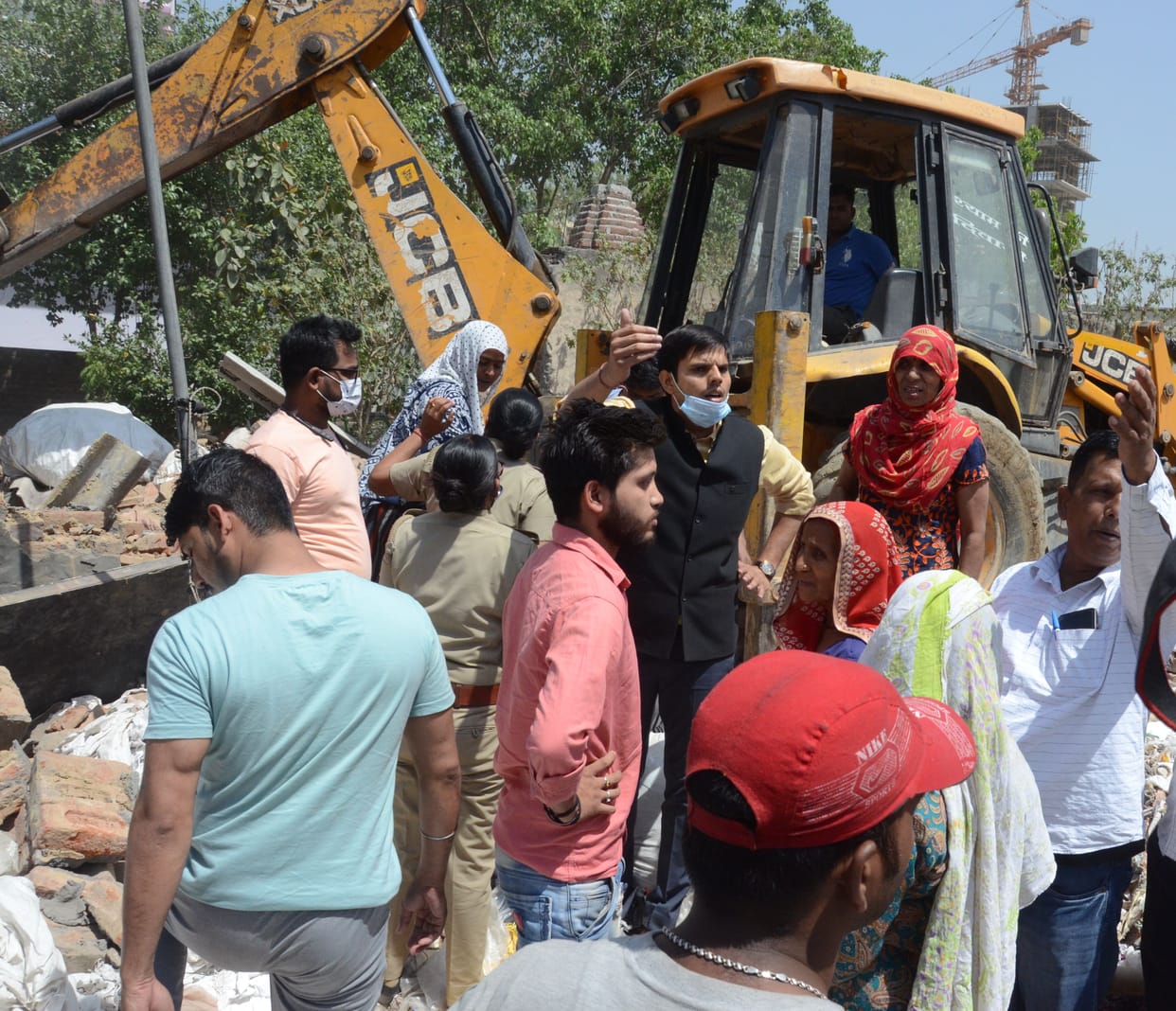 Protest against authority squad to break illegal construction