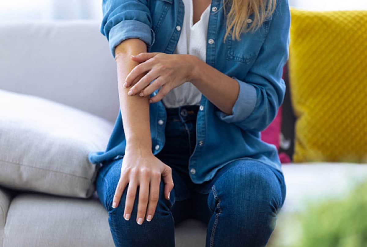 itching causes 5 reasons your skin itches uncontrollably
