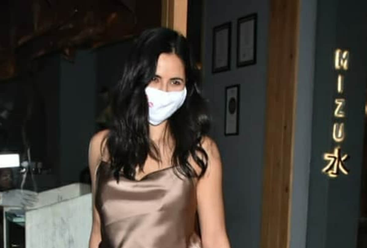 katrina kaif dinner date with sister isabelle in hot shorts and silk top