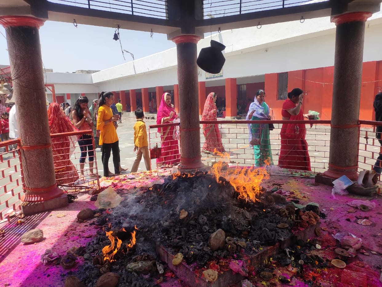mandiro me pooja