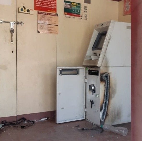 pnb atm, gas cutter, 11.94 lakh rupees