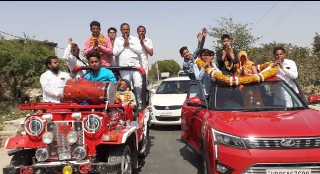 people come to file nomination by tractor and car