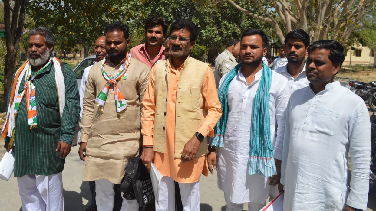 congress supported candidate file nomination