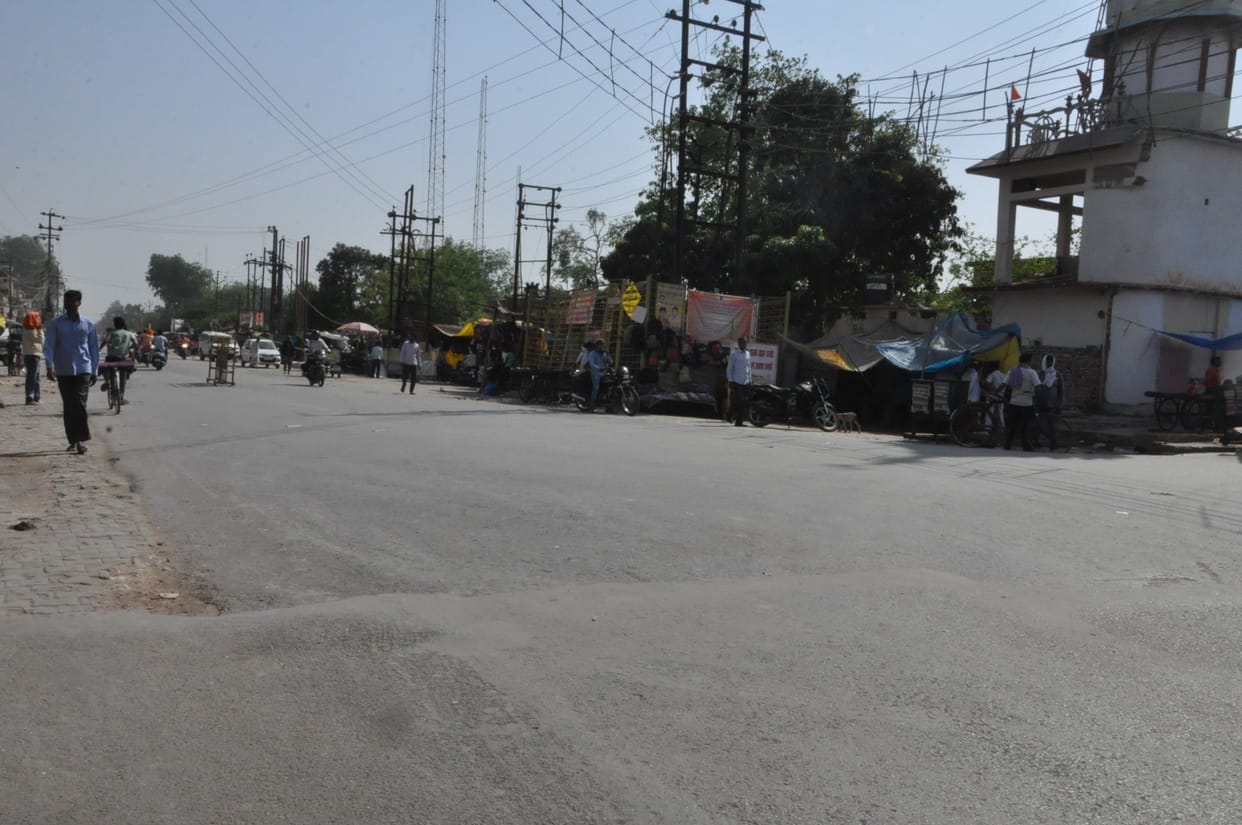 Silence on the streets due to strong sun and heat