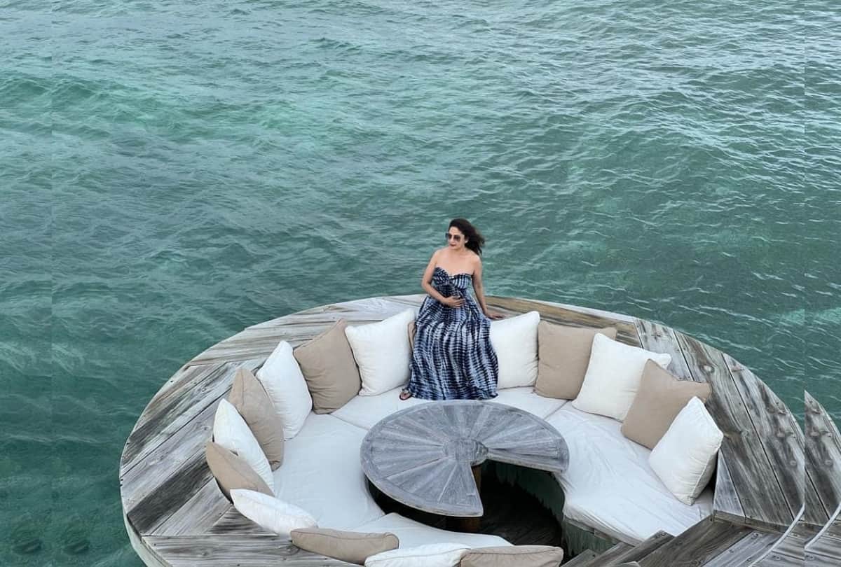 madhuri dixit shared latest mesmerising beach photo from her maldives vacation