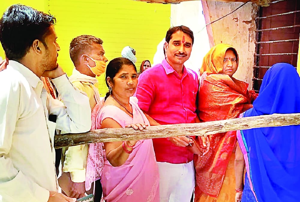 97 years old woman filed nomination for pradhan post in Ayodhya.