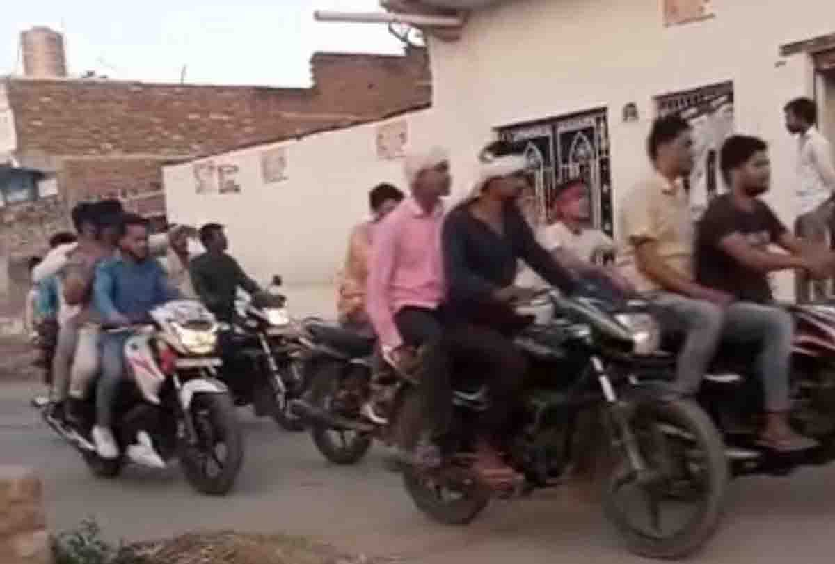 UP: stone pelting on police after stopping bike procession in Etawah, daroga and constable injured, one arrested