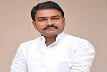 Prayagraj Panchayat chunav: nomination form run away of  Pradhan carrying bullet rider, inspector line Hazir