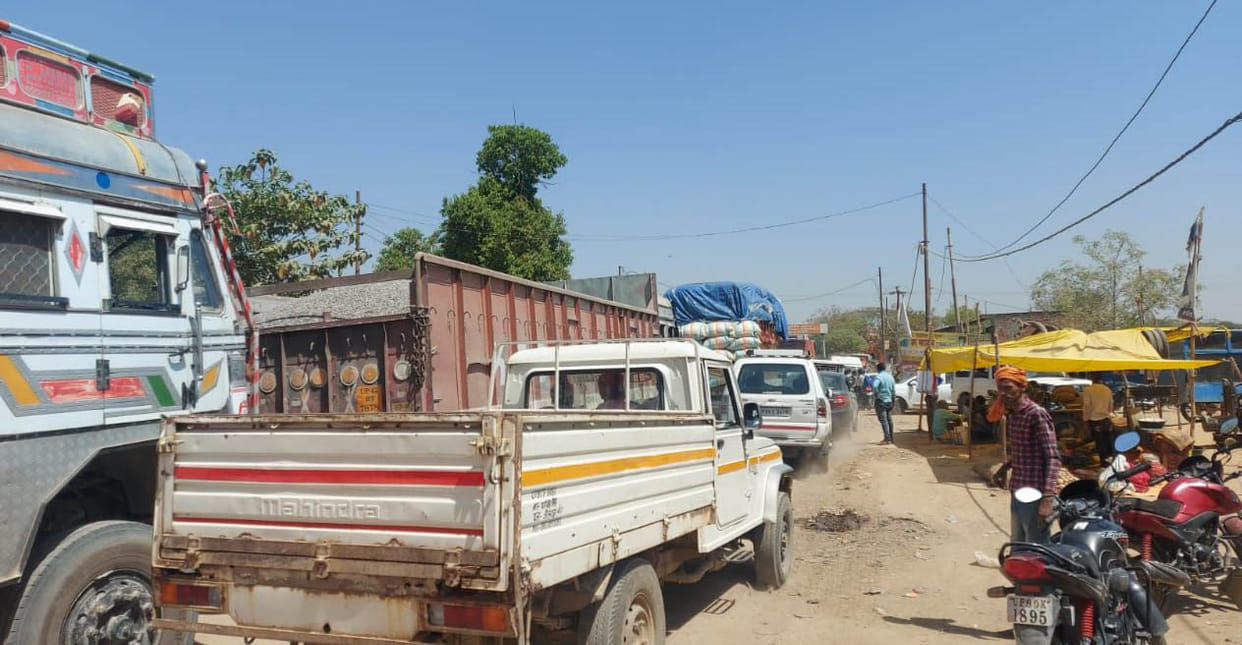 road,police,FIR,truck,block