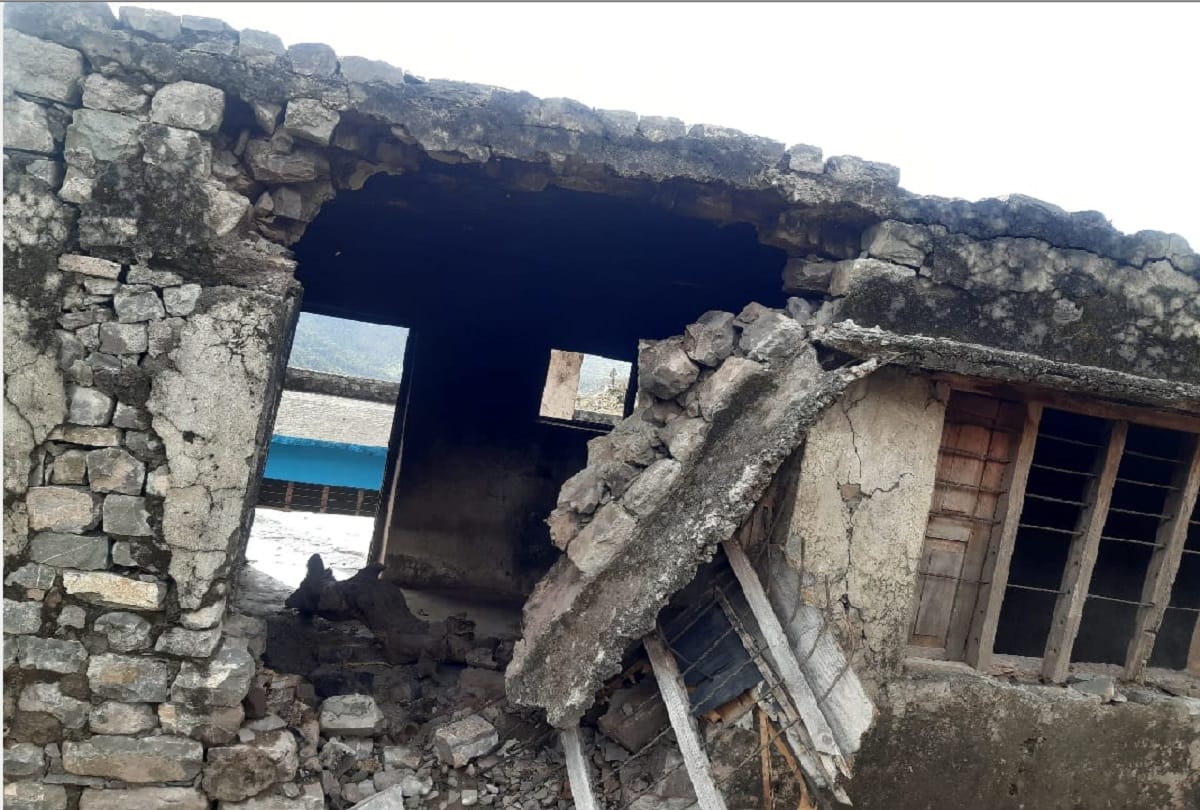 students of this school in jammu kashmir are not able to study in school during rainy days