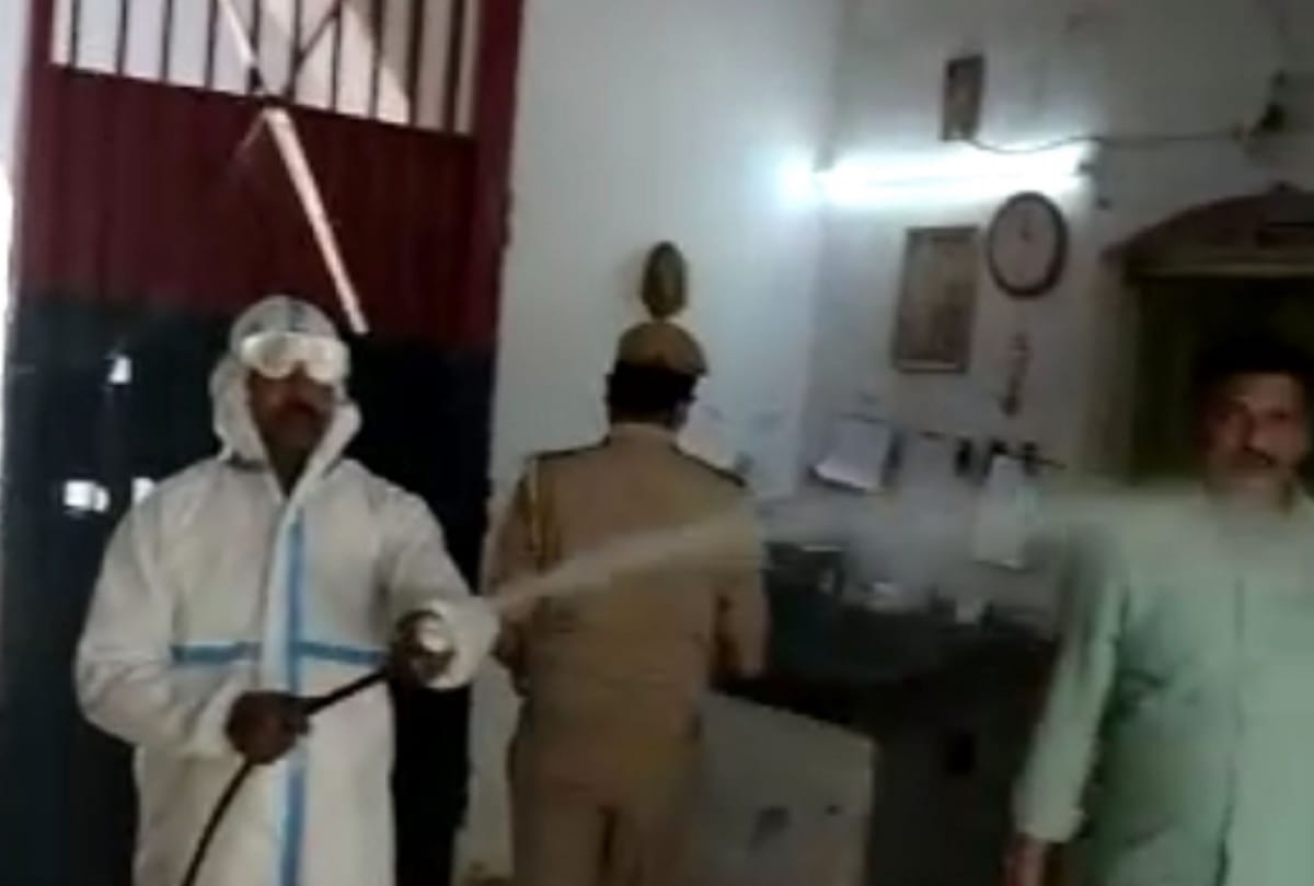 UP: Corona bomb explodes in district prison, 12 captives found positive