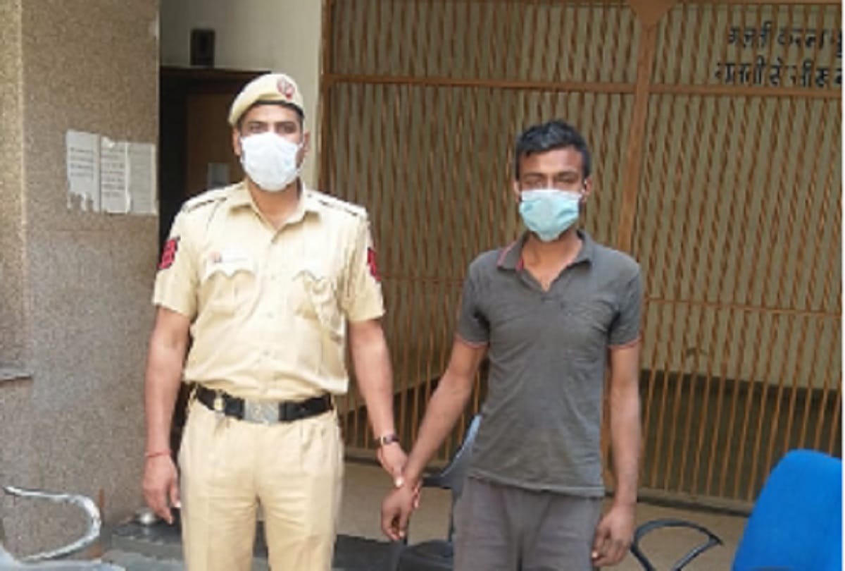 young man Angry on God, vagabond throws stones at temple in Delhi see photos