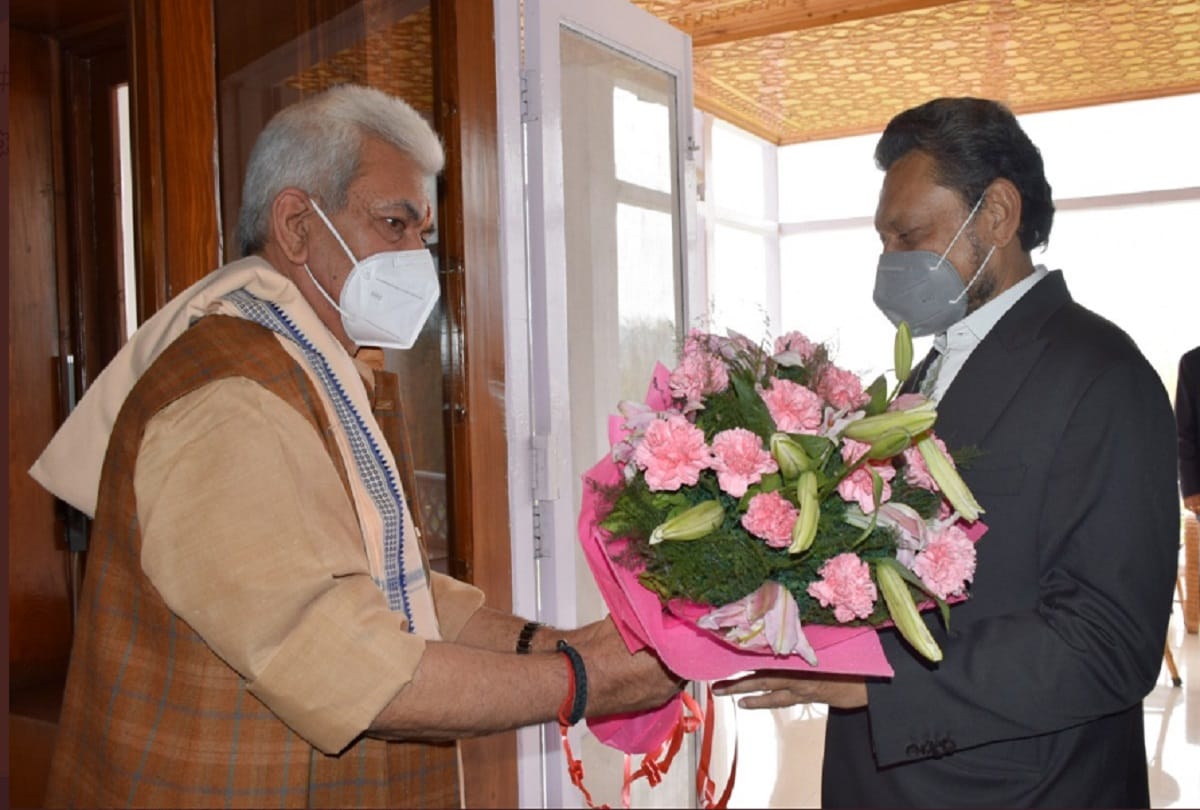 CJI Bobde calls on Lt. Governor of Jammu Kashmir