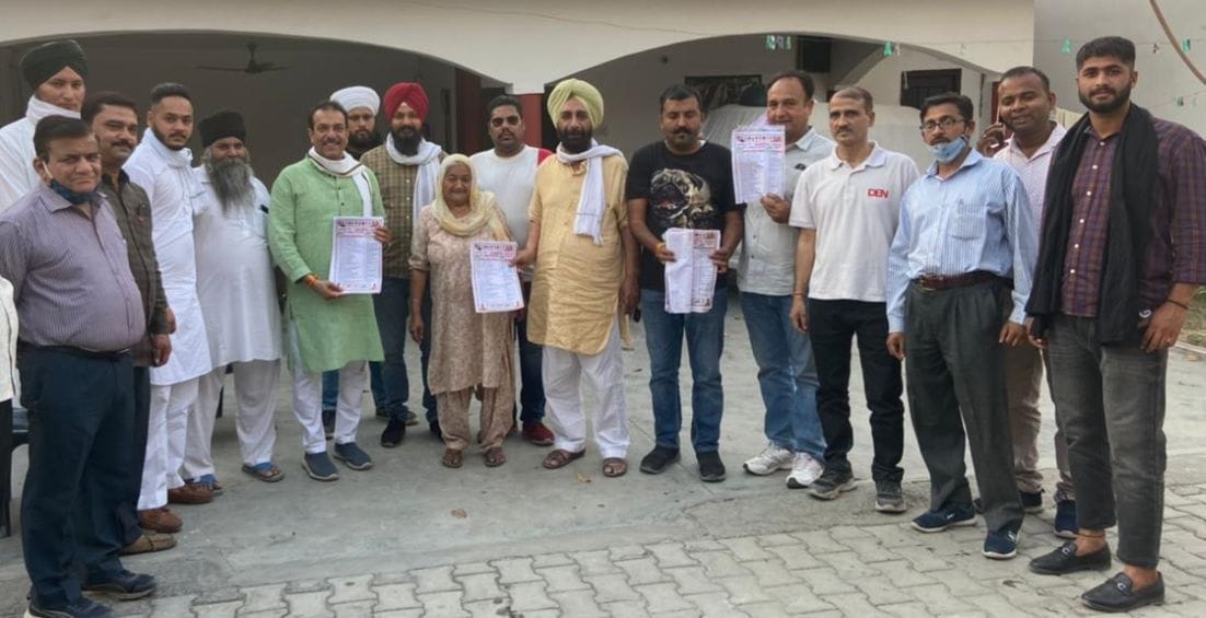 Politician protested against the agriculture law.