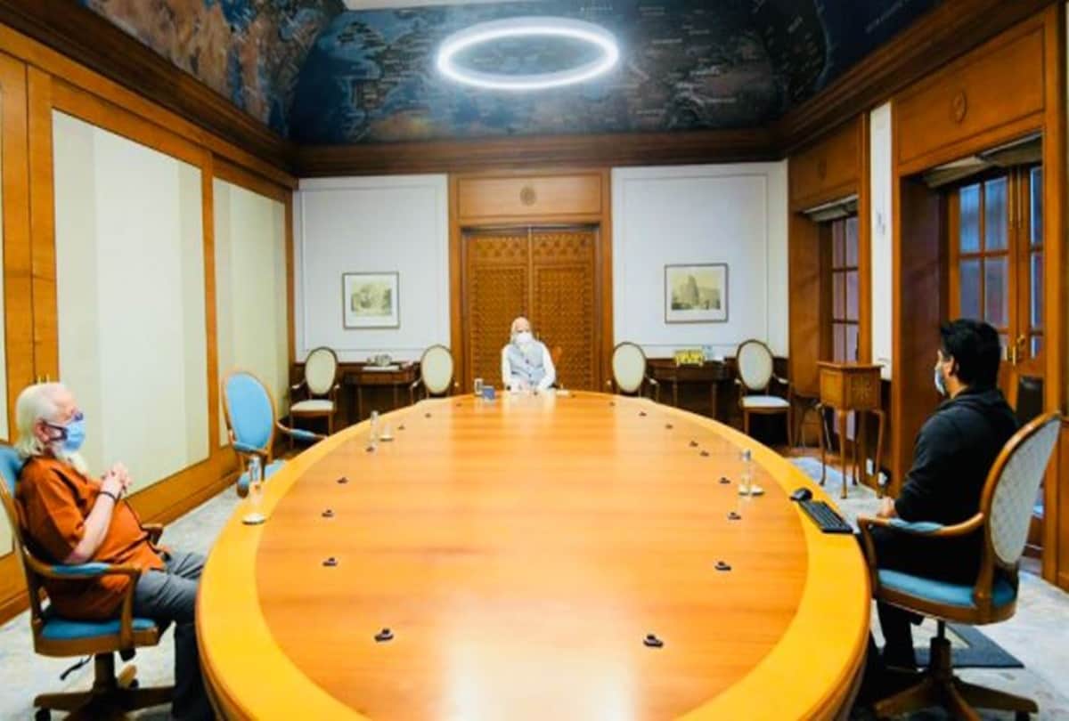 PM Modi reviews R Madhavan Rocketry trailer met actor and Nambi Narayanan