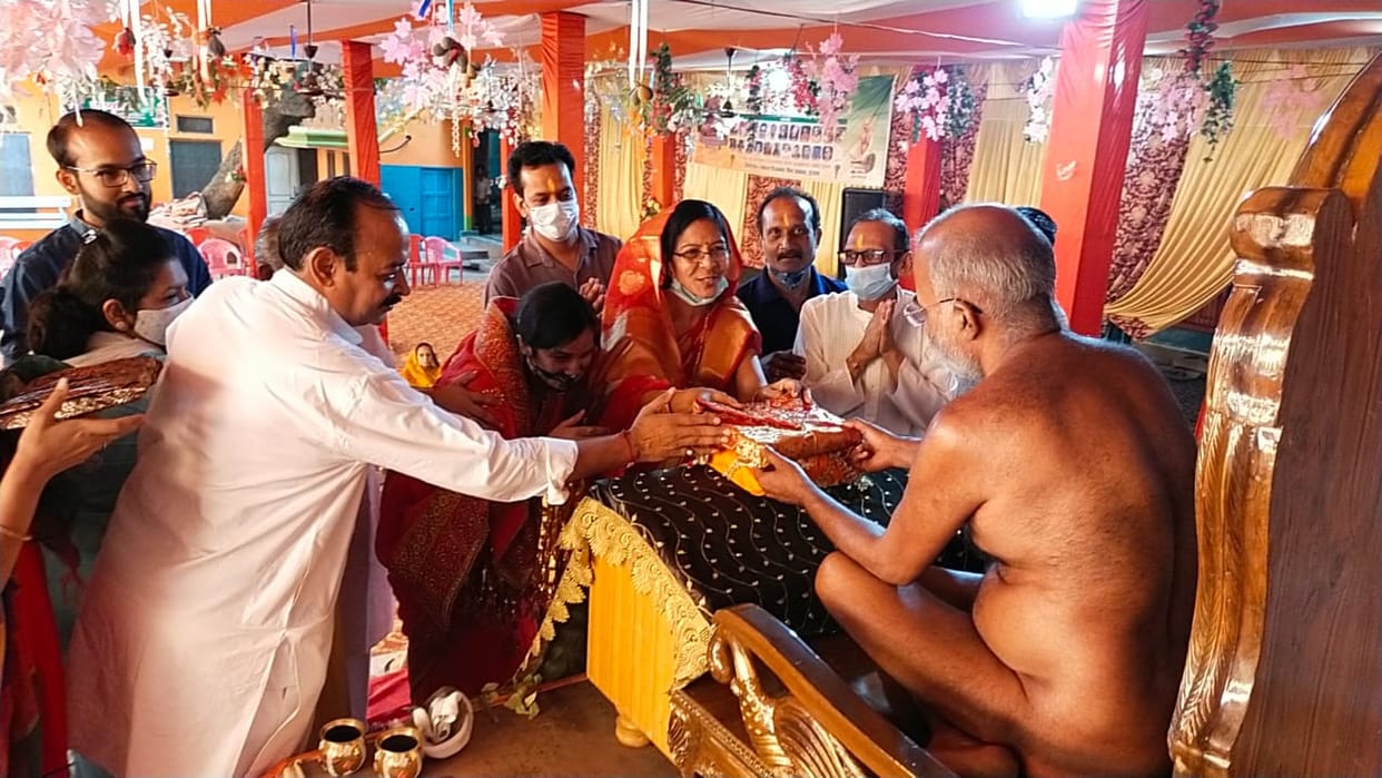 gyan ko aachran me utarne wala hi gyani