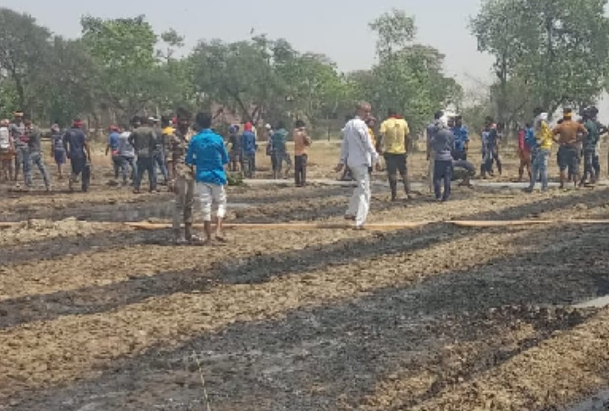 Farmers upset after crop destroyed due to fire in gorakhpur