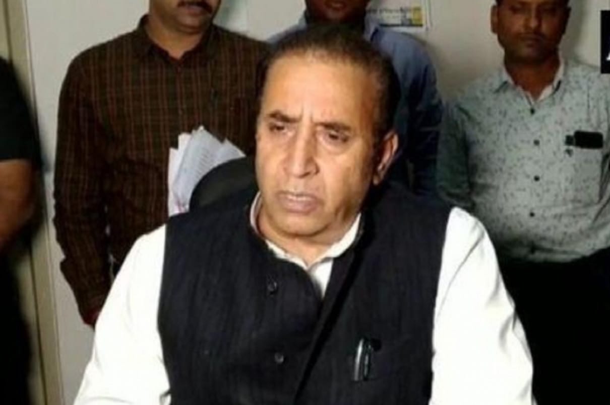 CBI: SI Abhishek Tiwari was given as bribe to leak Anil Deshmukh's investigation report iPhone 12 Pro