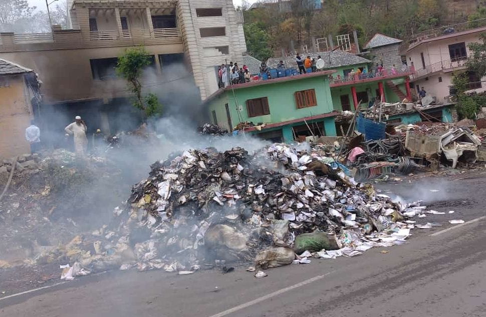 kabad godown burnt in phatehpur sarkaghat