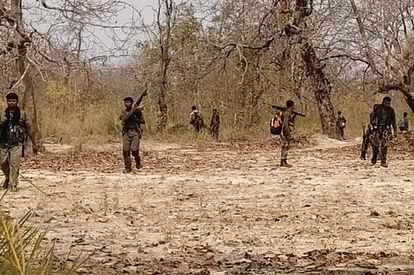 Naxalites encounter with security forces in Sukma three to four Naxalites got shot