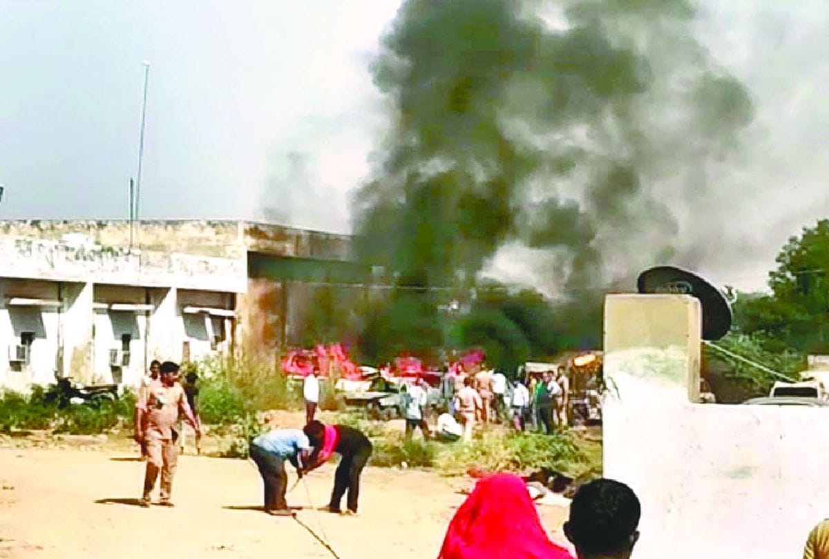 Fire broke out at crematorium and police chowki in agra