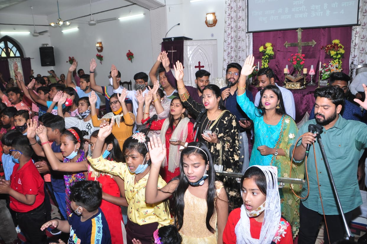 sansar ke sacche path prdarsak hai yishu
