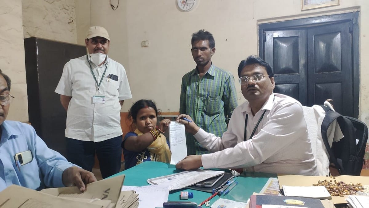 UP panchayat elections 2021: two and half feet anita contest for panchayat chunav in jaunpur