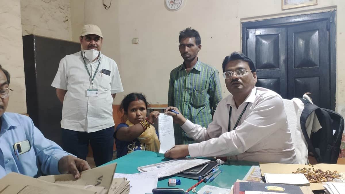 UP panchayat elections 2021: these people make panchayat chunav interesting in jaunpur glamor asha kinnar and two and a half feet Anita