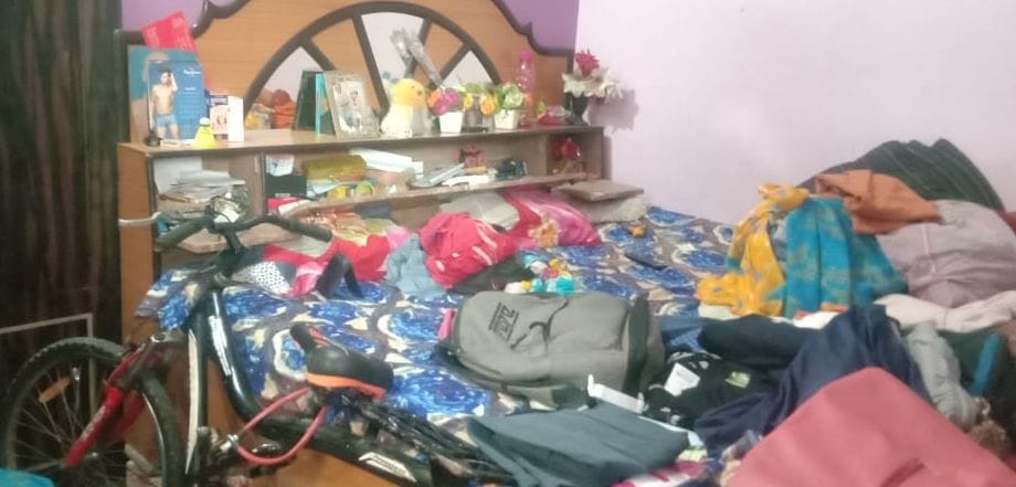 Lakhs stolen from merchant and banker's house