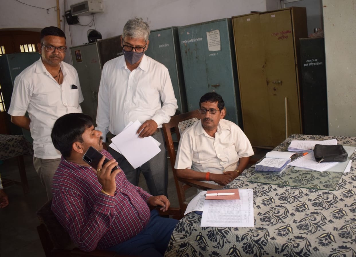 Candidates gathered to get unpaid certificates