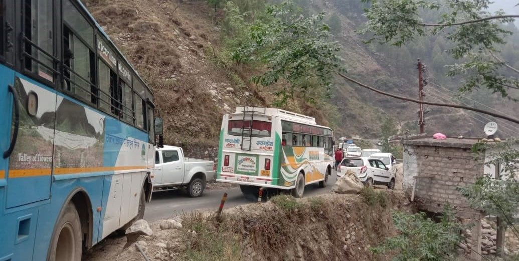 Jam in Kotialsain due to narrow road