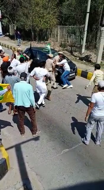 Farmers showed black flags, slogans on toll plaza to assembly speaker